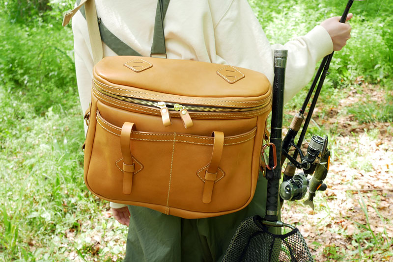 バンクフィッシングバッグ レディース着用