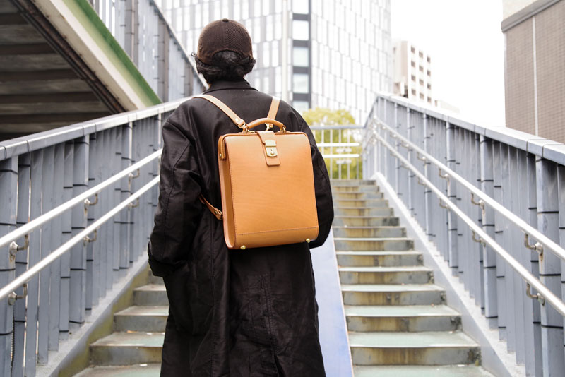 ダレスリュック(BJ-10) カフェモカ仕様着用