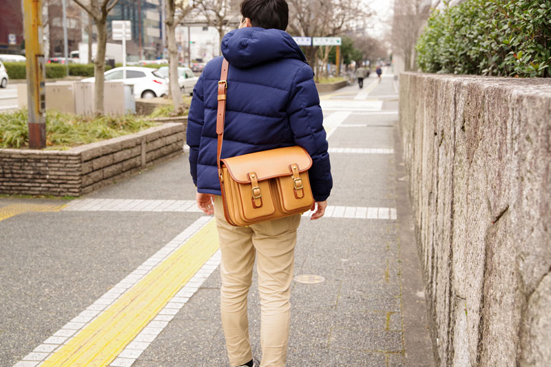 ギボシ留めショルダー(CK-100) カフェモカ仕様着用