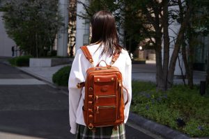 2wayスクエアリュック(R-66) レディース着用3