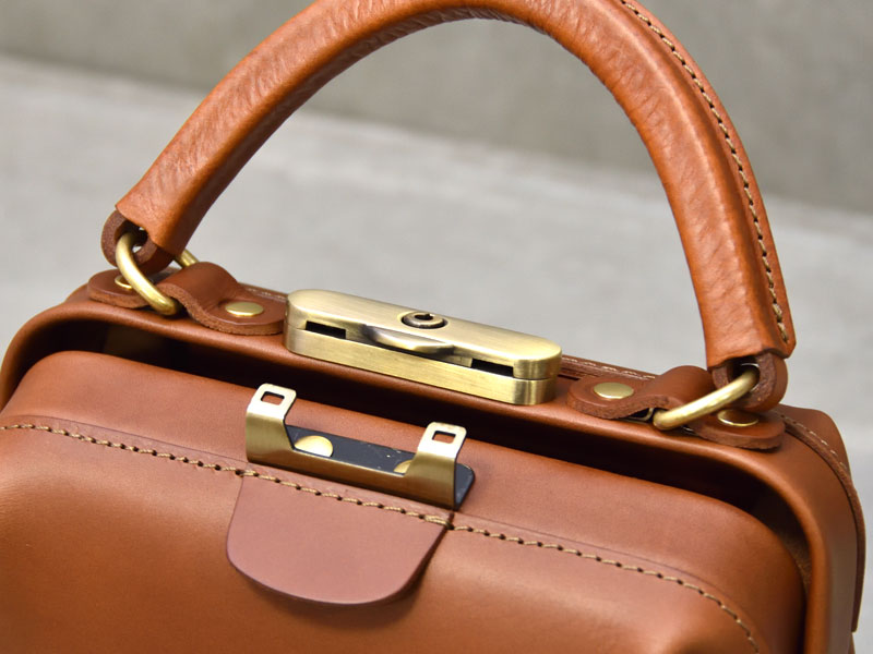 口枠2wayショルダーバッグ(G-91) 錠前