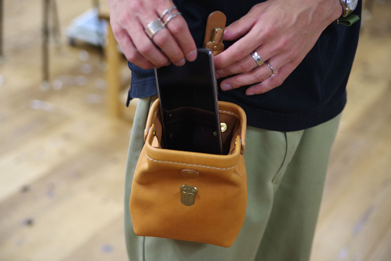 口枠ベルトポーチ(E-40) スマホ比較収納2