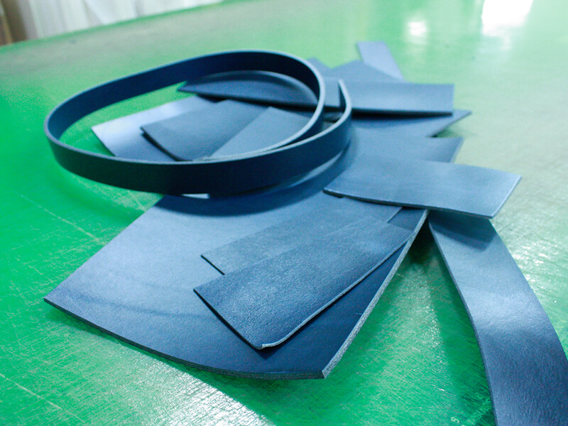 ネイビー革アイテム追加制作中 4