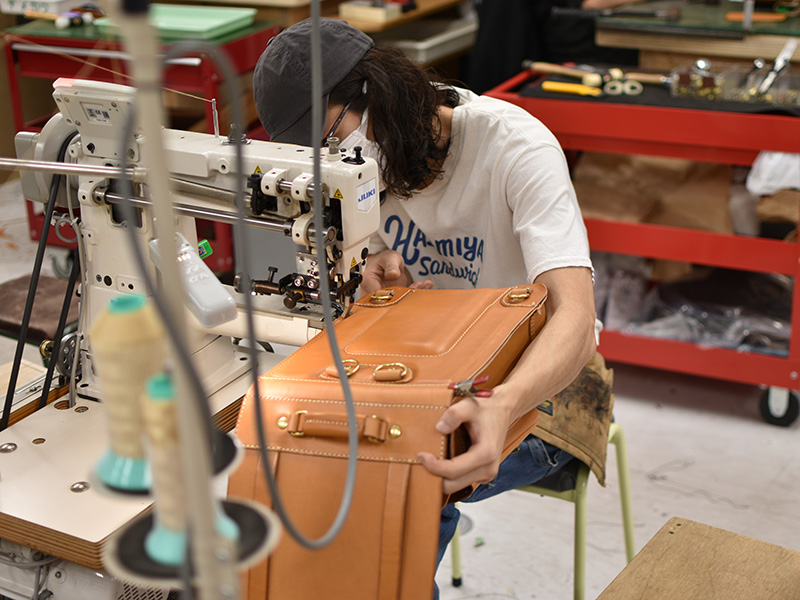 縦型ランドセル・玉縫い(R-51-A)キャメル製作の様子2