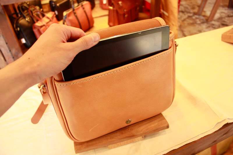 総かぶせショルダーバッグ(AI-2313) 収納感