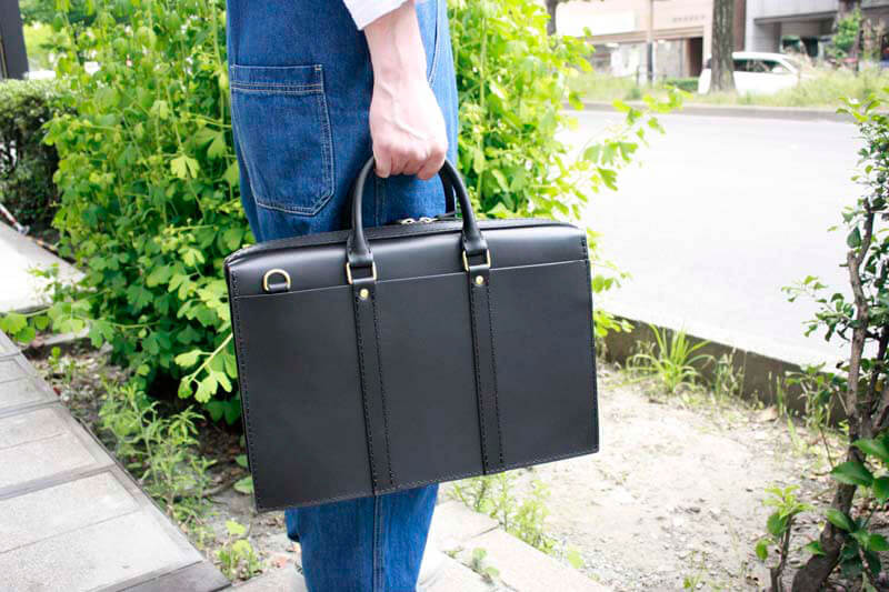 仕切り付きビジネスバッグ(AI-2318) 着用