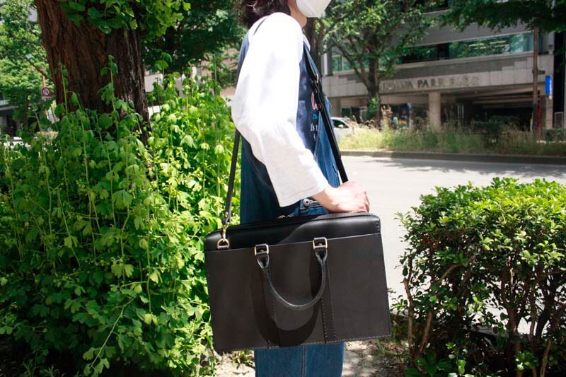 仕切り付きビジネスバッグ(AI-2318) 着用2