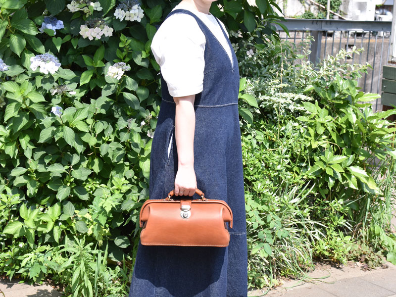 ミニドクターバッグ(CW-106) 手持ち(女性)