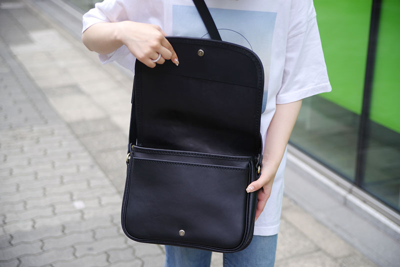 総かぶせショルダーバッグ(AI-2313) レディース使用イメージ2