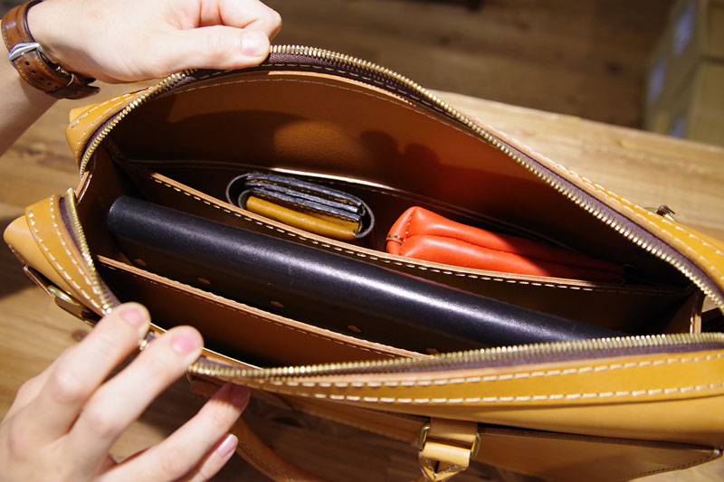 仕切り付きビジネスバッグ(AI-2318) 本体収納