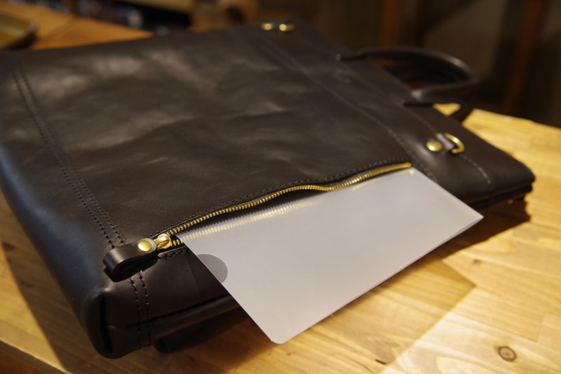 ヘルメットバッグ(AI-2307) 後面ファスナーポケット