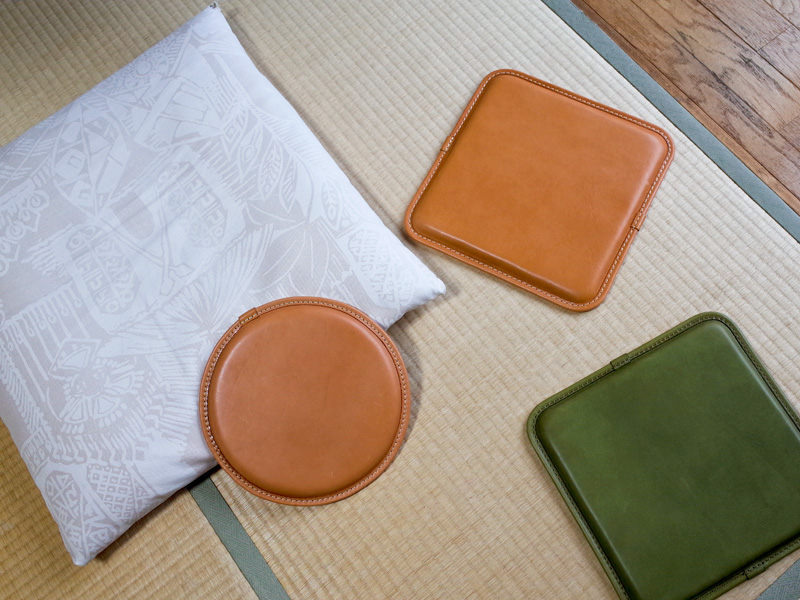 レザー座布団(KZ-6)　大きさ比較