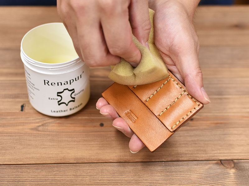 カード型のキーケース・4連(AI-2309)オイル塗布