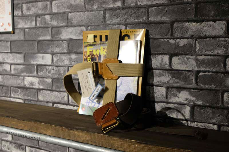 ブックバンド(AI-2337) 本を縛った様子