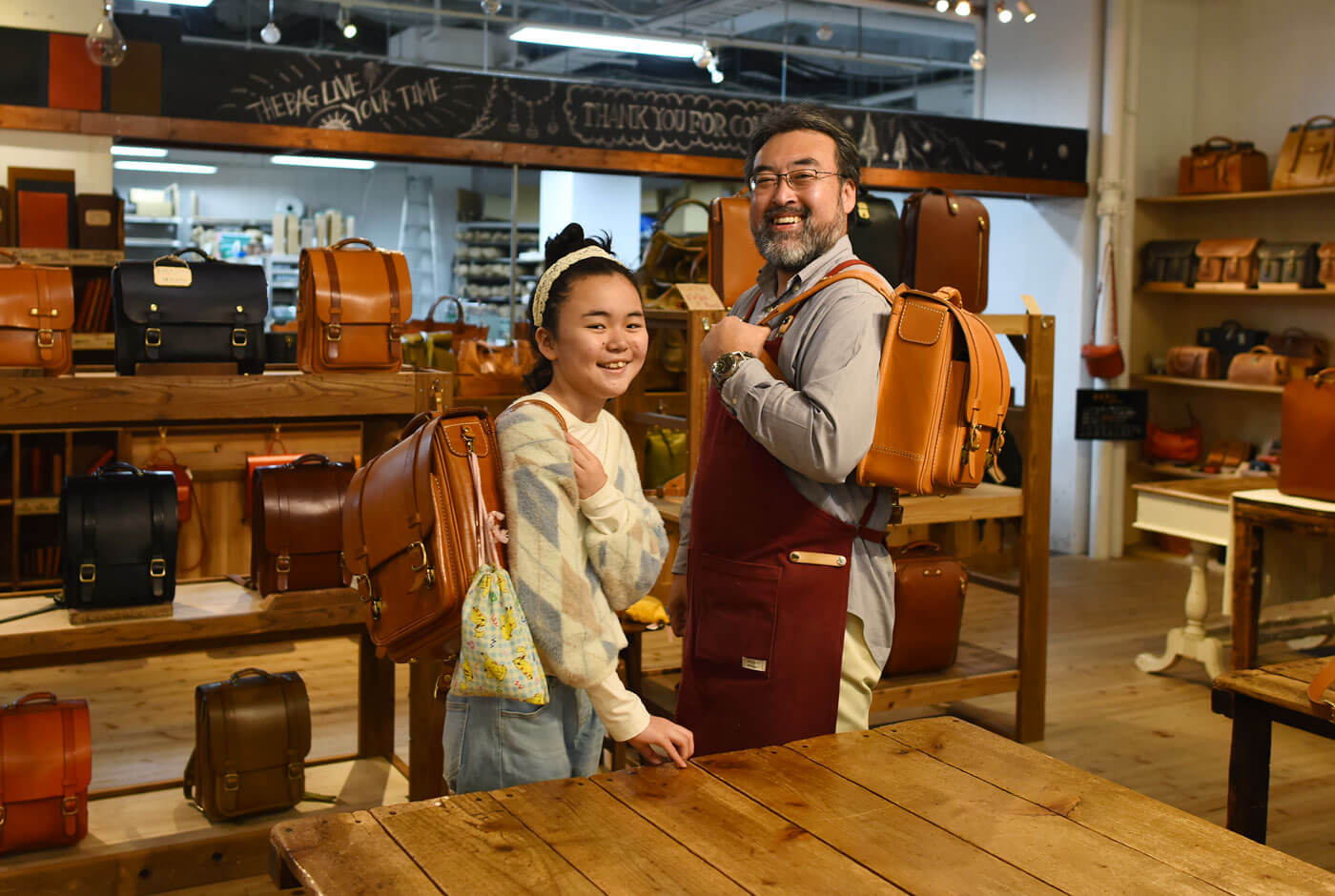 作り手とランドセルを着用