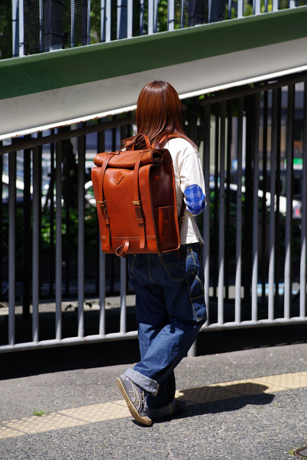 ロールトップバックパック(R-19) レディース着用