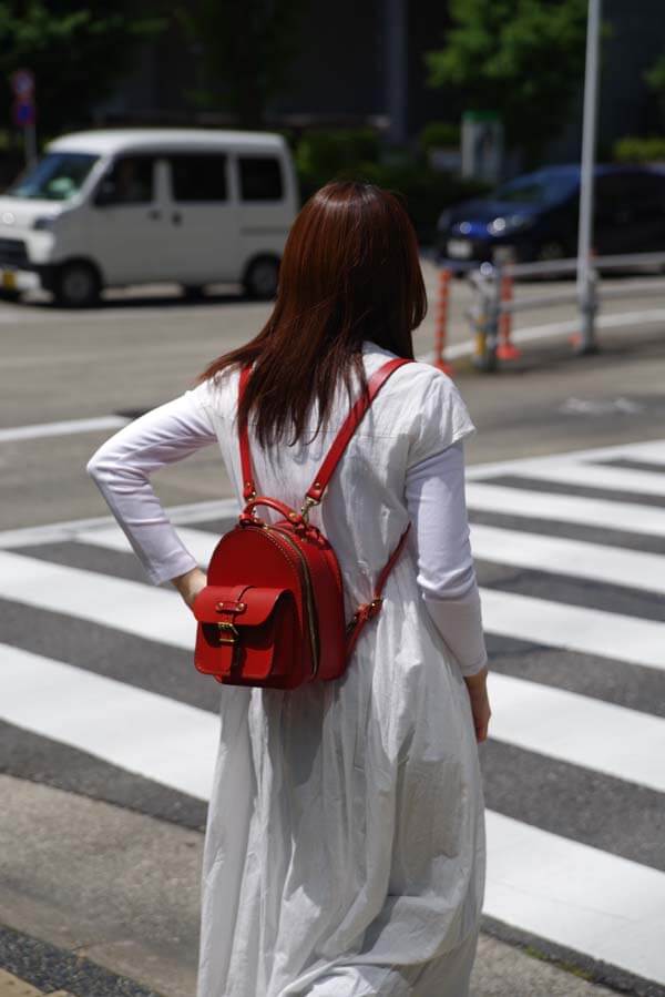 ミニチュアリュック(R-32)_RD着用2