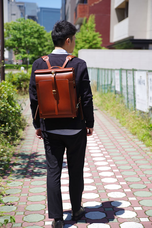 一本ベルトバレルリュック(R-26) メンズ着用2