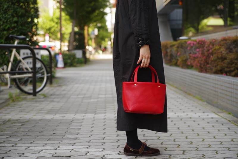 フツウトート(T-3-XS)-RD_レディース着用1