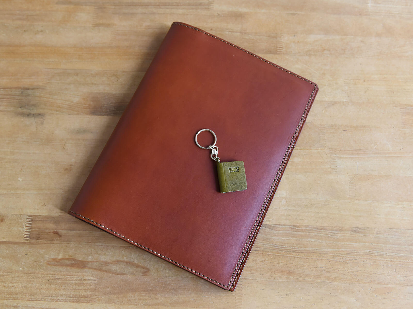 ドラマ8「しょせん他人事ですから 〜とある弁護士の本音の仕事〜」にヘルツ製品が使用されています