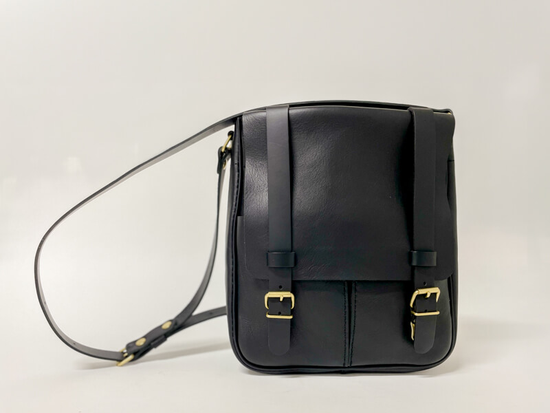 フロントフラップショルダー