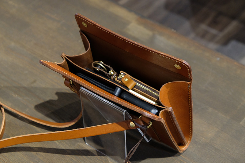 ヒラクポシェット(BE-2535)　収納