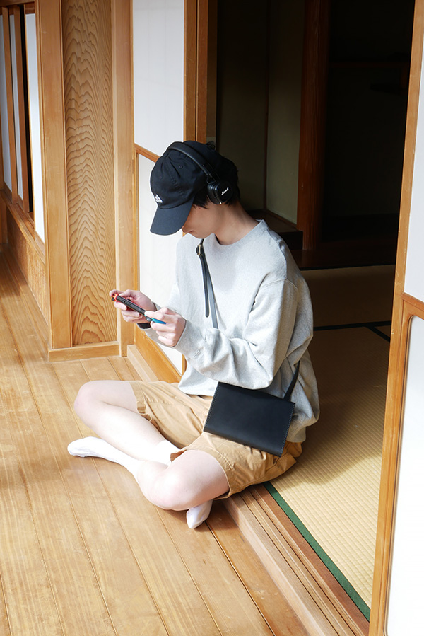 ヒラクポシェット(BE-2535)　メンズ着用2