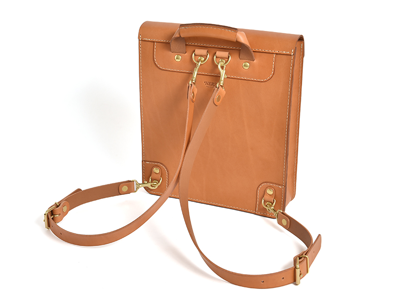 三つのかぶせと五本ベルトのリュック(SND12-04) 後面