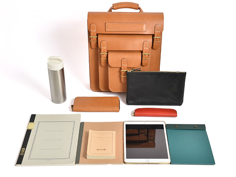 三つのかぶせと五本ベルトのリュック(SND12-04) 収納例