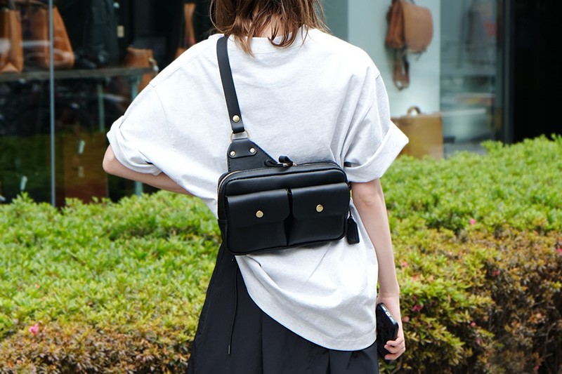 チェストバッグ(F-10) レディース着用2