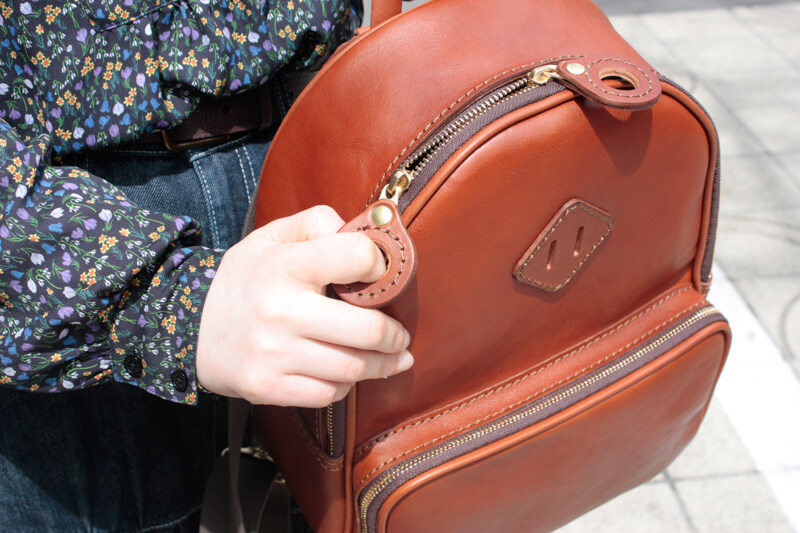 ツーエンリュック(BE-2543)の引手2