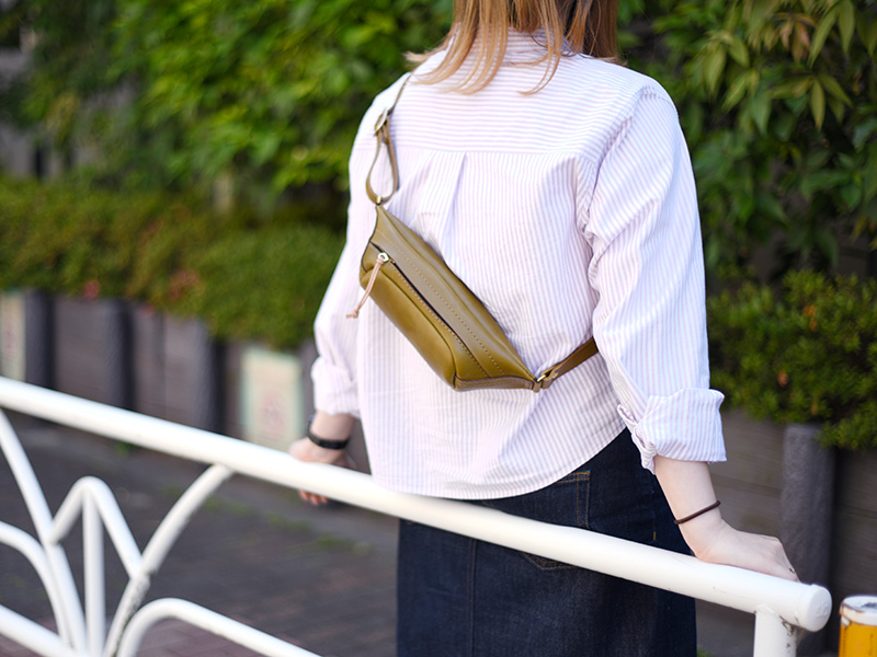 B.L.T(SND12-03)グリーンを着用する下川3