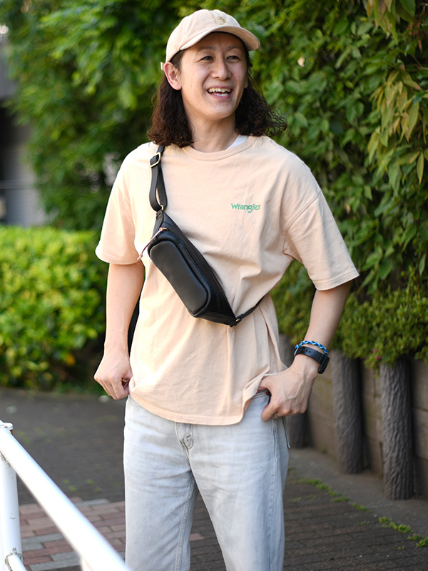 B.L.T(SND12-03)ブラックを着用する斎藤2