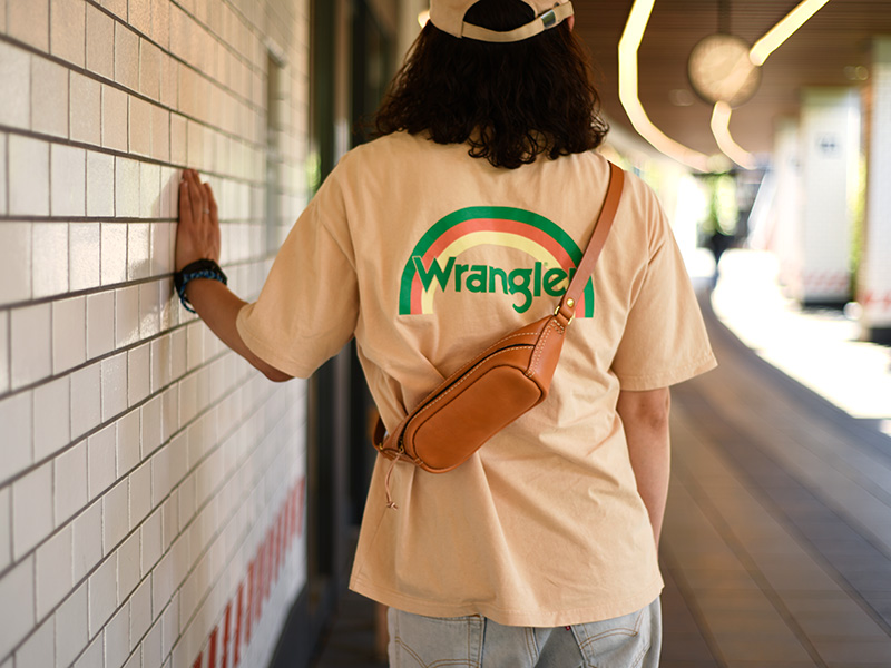 B.L.T(SND12-03)キャメルを着用する斎藤2