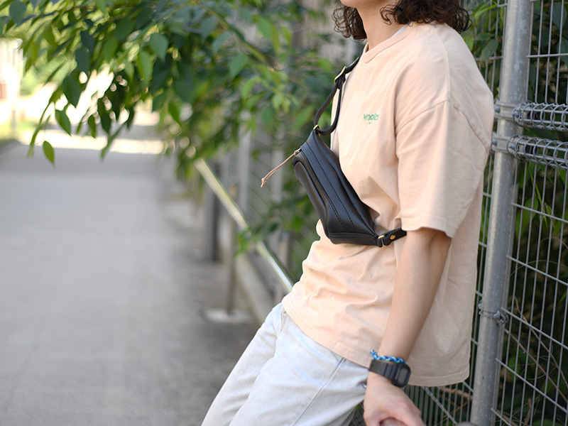 B.L.T(SND12-03)ブラックを着用する斎藤1