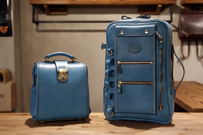 セルリアンブルーのリュック2