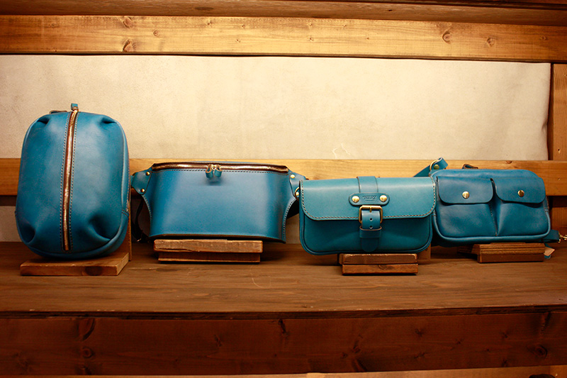 仙台店セルリアンブルー鞄のラインナップ12