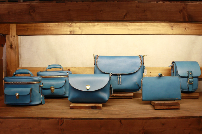 仙台店セルリアンブルー鞄のラインナップ13