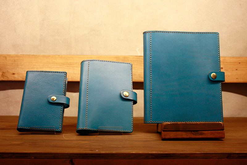 仙台店セルリアンブルー小物のラインナップ