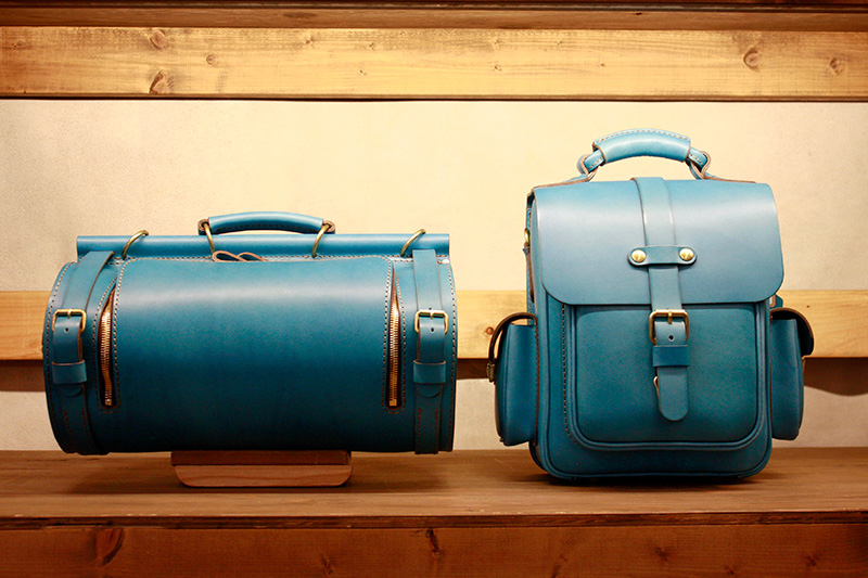 仙台店セルリアンブルー鞄のラインナップ15