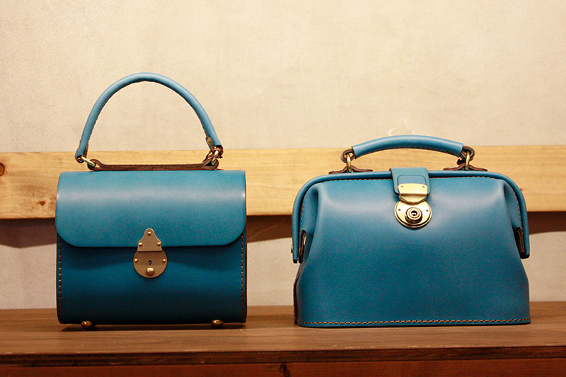 仙台店セルリアンブルー鞄のラインナップ19