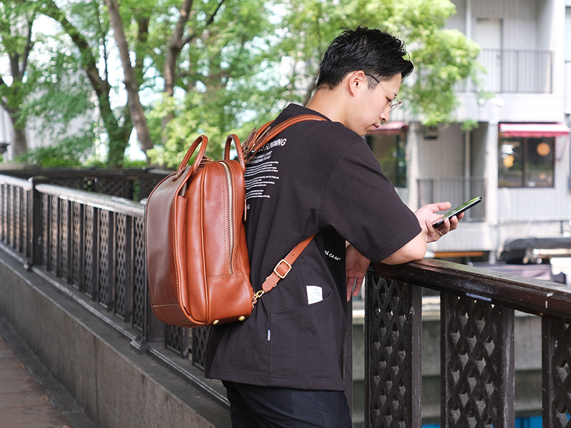 GUSUCIO・グスチオ(ASB-2517)チョコ/メンズ着用2