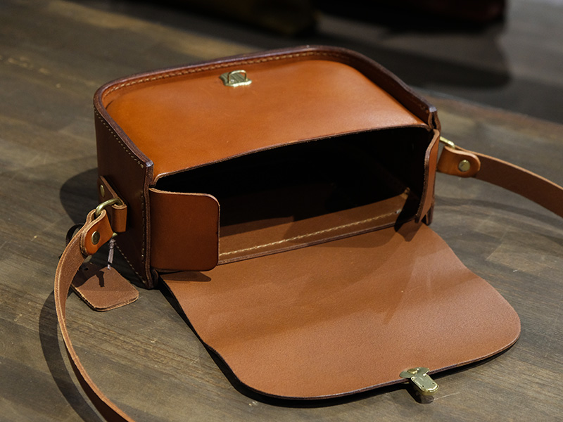 フトマチショルダー(ASB-2518)フタを開けた様子