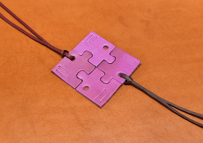 むらさきいろのプレゼント品のパズルピース2