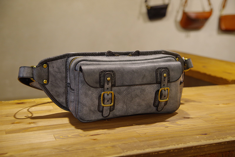 アラスカのボディバッグ3