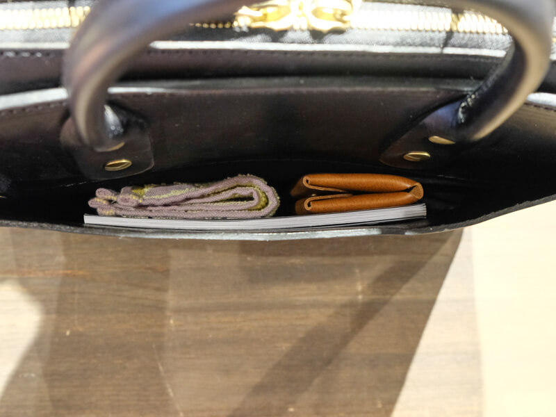 BW-20の後面ポケット収納例2