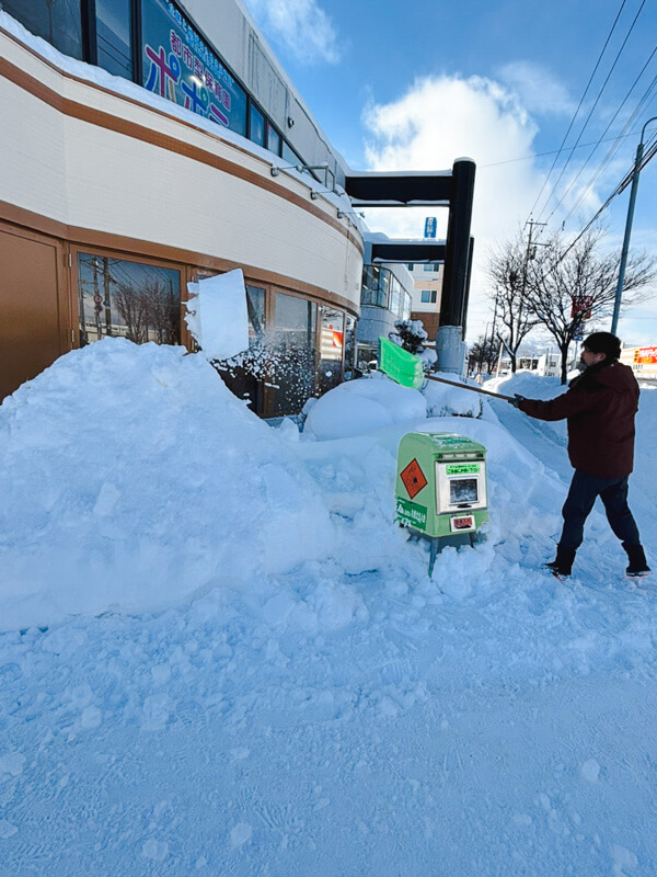 雪かきの朝