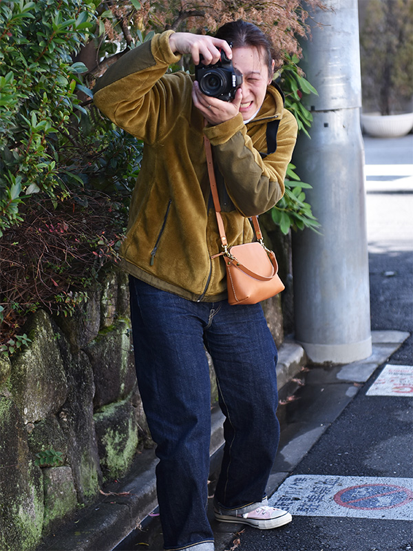 ラフポシェット(CP-14)を着用して撮影2